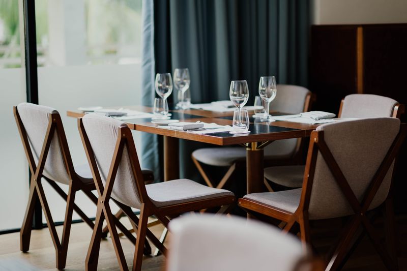 Eight seat dining table and chairs, photo 1
